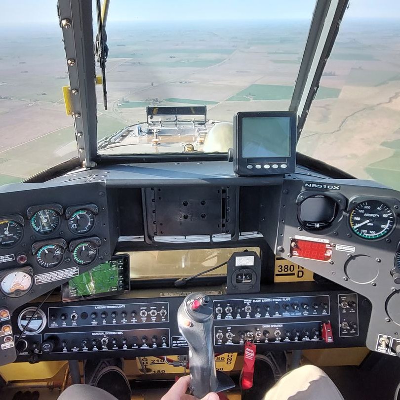 Cabina del Air Tractor 502-B en vuelo